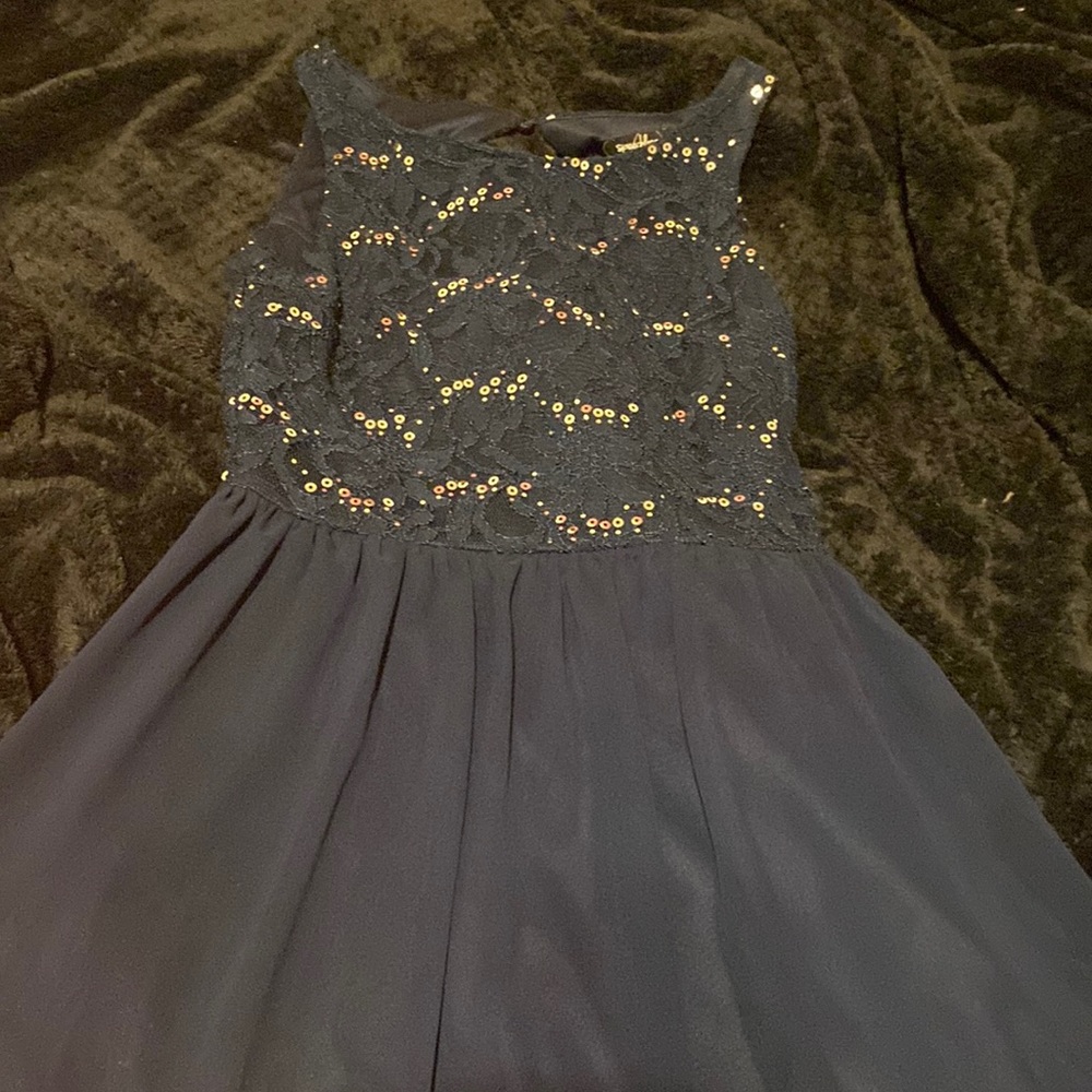Basically almost brand new. Very cute for parties !